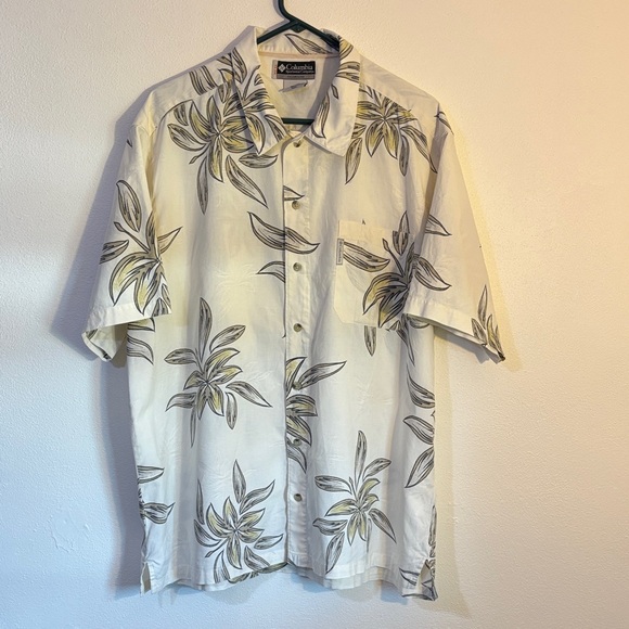 Columbia Men's White and Black XLT Floral pocket Shirt - Picture 1 of 6